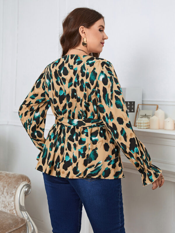 Plus Size Leopard Print Top for a Versatile and Waist-Slimming Look - Image 3