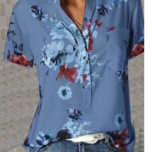Floral Printed Short-Sleeved Women’s Shirt with V-Neckline – Perfect for a Feminine and Stylish Look