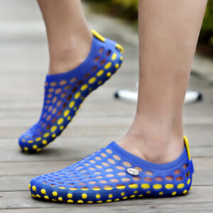 Comfortable and Stylish Jelly Sandals for Men Who Love to Wade