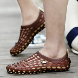 Comfortable and Stylish Jelly Sandals for Men Who Love to Wade