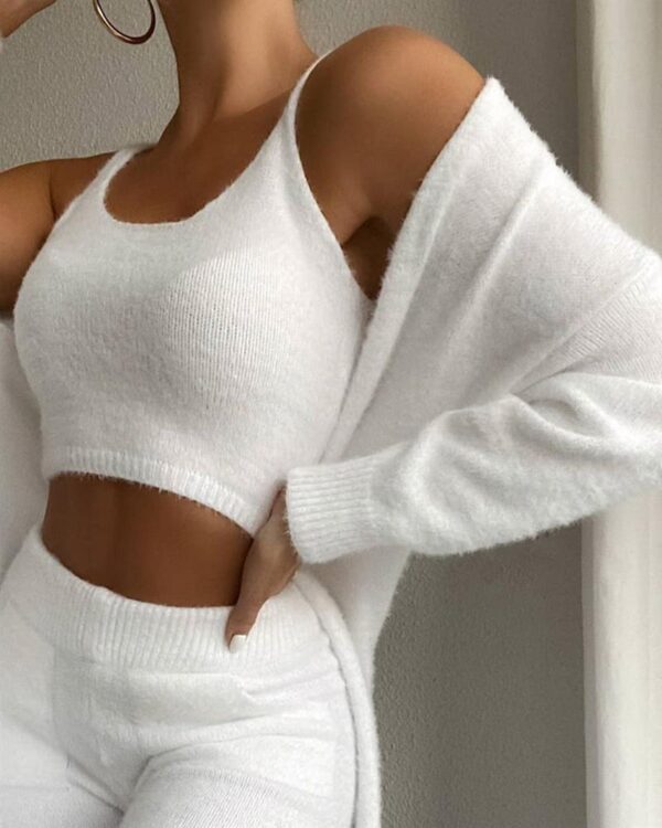 Snuggle Up in This Fluffy and Comfortable Women's Lounge Set - Image 7
