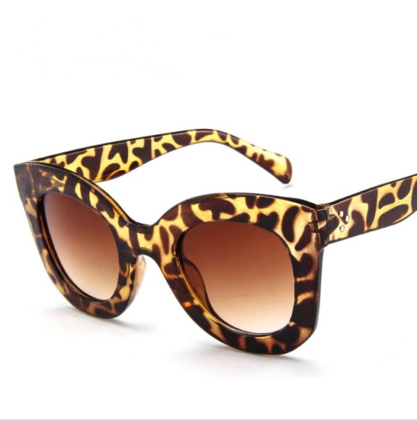 Women's Reviving the Timeless Retro Cat Eye Sunglasses - Image 7