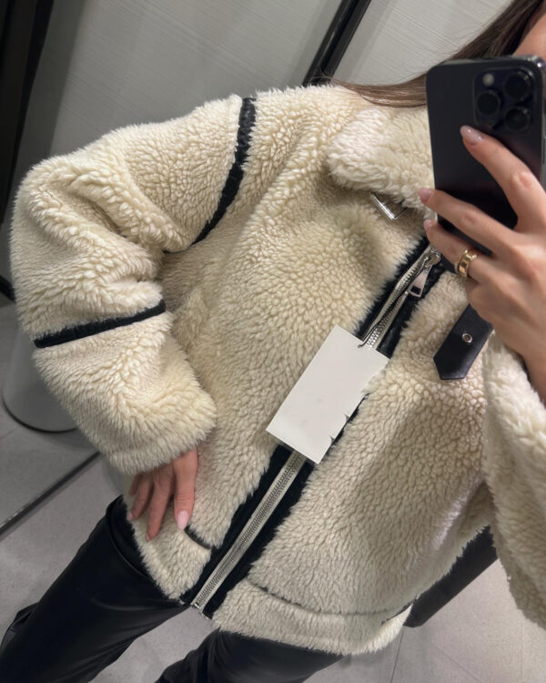 Luxurious Lamb Wool Jacket for Women - Image 4
