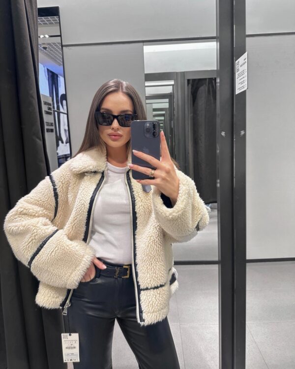 Luxurious Lamb Wool Jacket for Women - Image 2