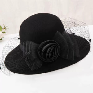 Women’s French Wool Hat with Net Yarn and Rose Detail – Stylish and Elegant